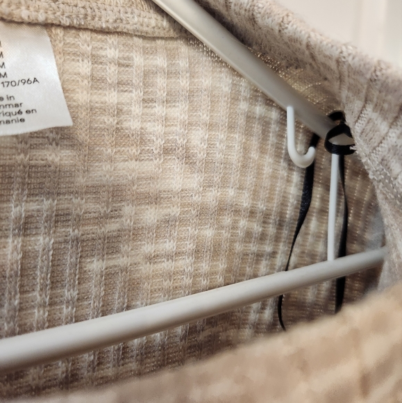 H&M Divided Crop Top Women's Medium Mixed Beige Short Sleeved Shirt For Teens - Picture 2 of 9